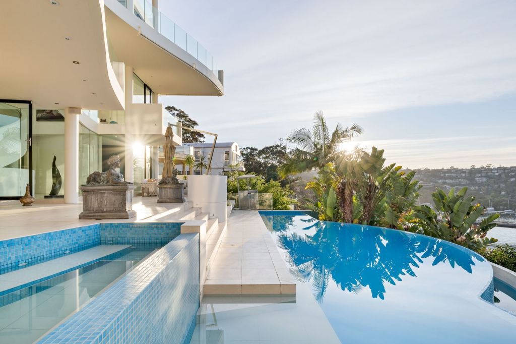 Infinity pool overlooking Middle Harbour. Photo: BresicWhitney