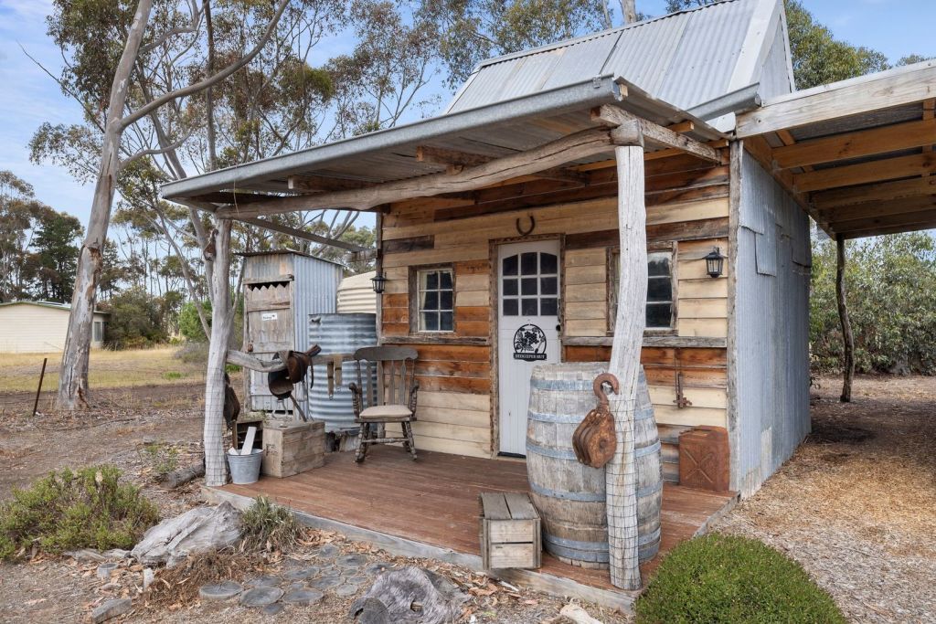 Live your best bushranger life in this quaint cottage for $100k ...