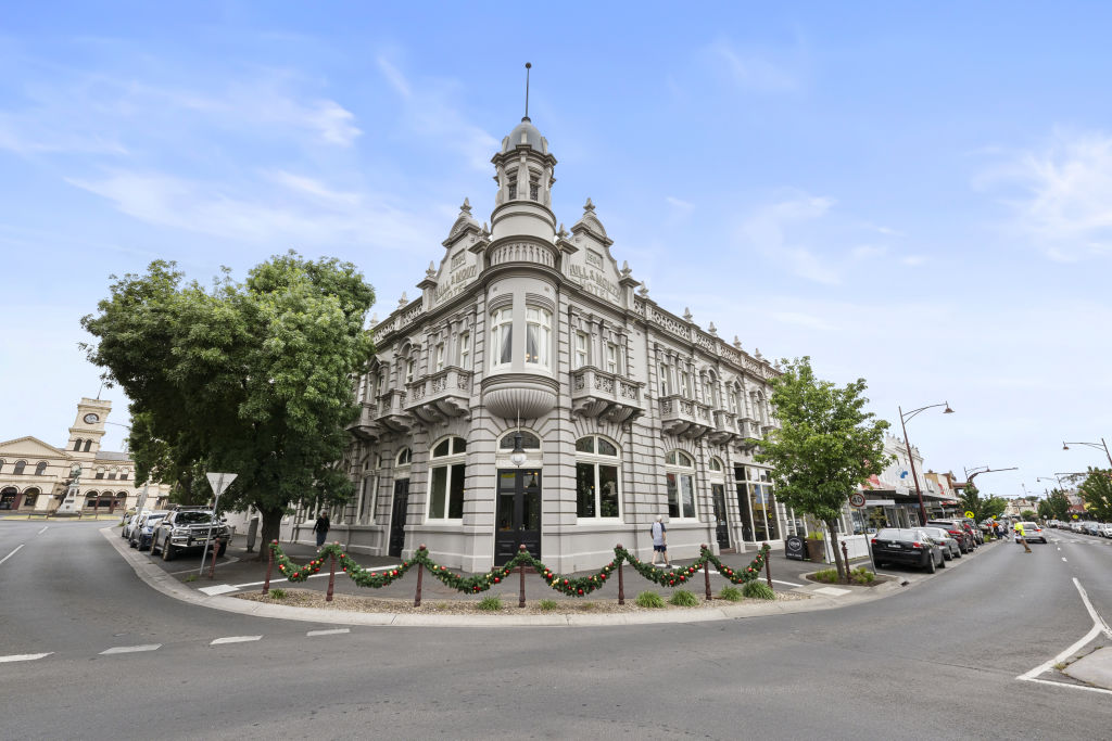 Heritage-listed country pub hits the market for $1.2m