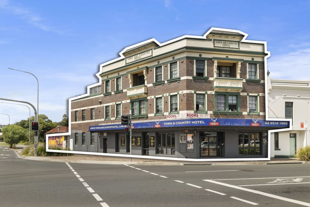 Iconic Sydney pub made famous by Slim Dusty up for grabs