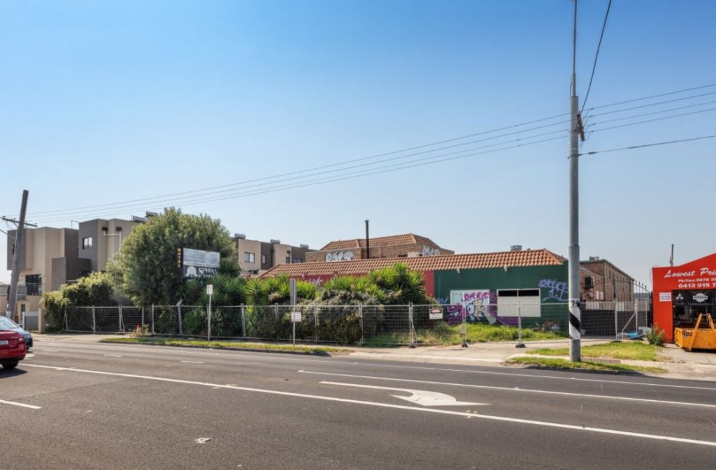 Got a cup-half-full outlook to renovate or develop? 'Australia’s worst motel’ for sale for $3.7m