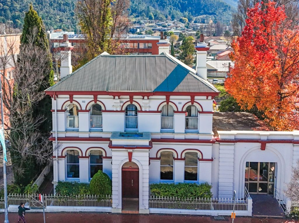 'Fantastic investment': Buy this former bank on the edge of the Blue Mountains