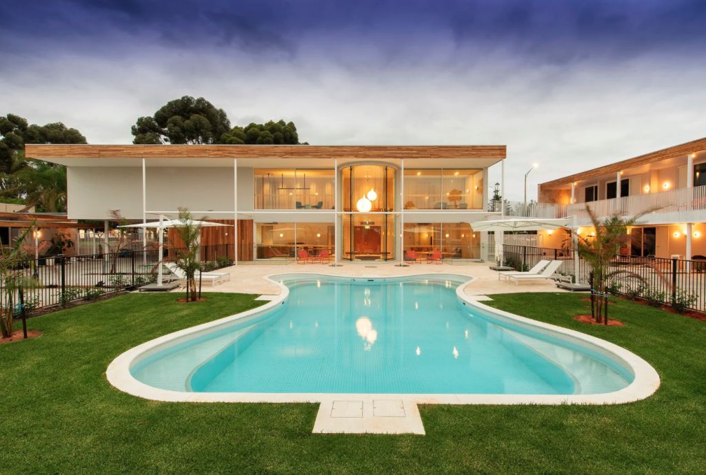 'Palm Springs comes to Mildura': Renovated mid-century hotel could be yours
