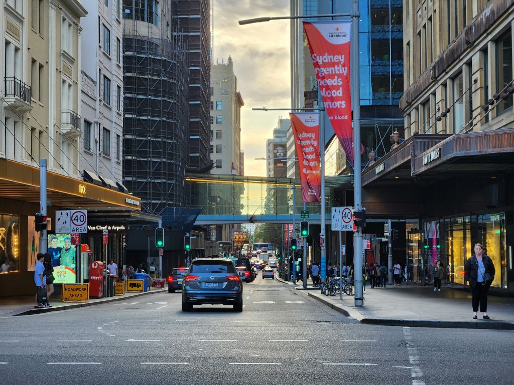 Sydney and Melbourne's retail hubs fall behind