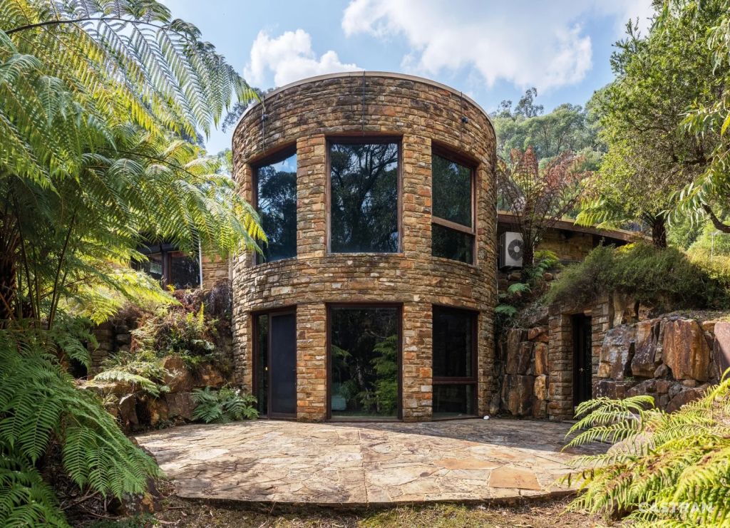 Mid-century home inspired by architect Frank Lloyd Wright hits the market