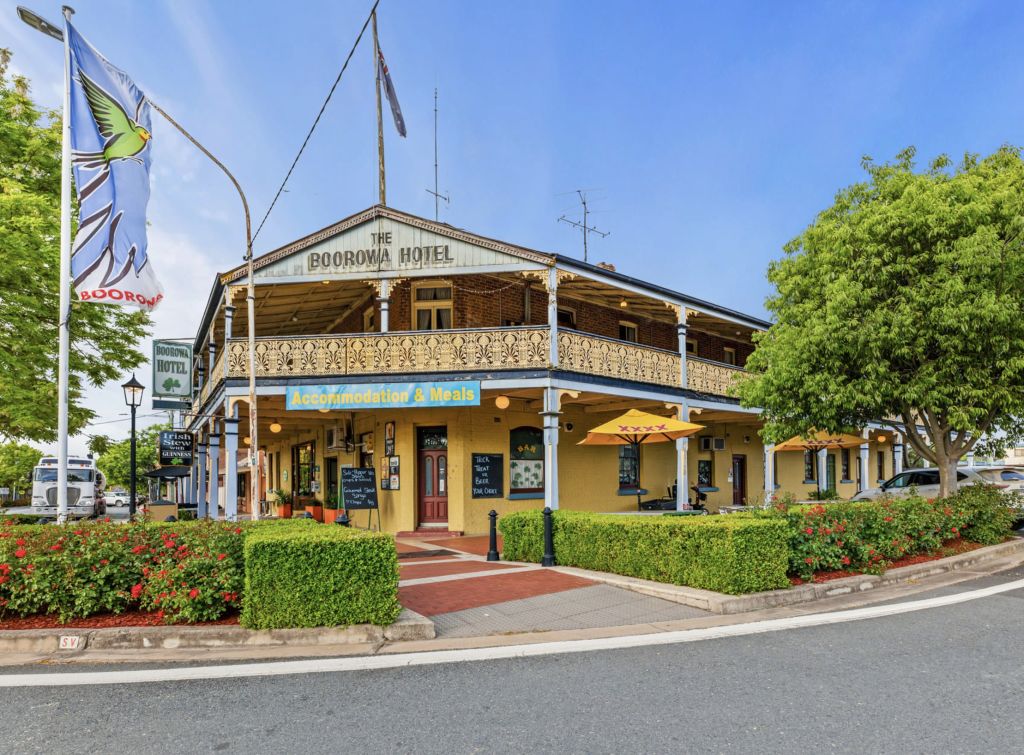 10 cute country pubs for sale in Australia right now
