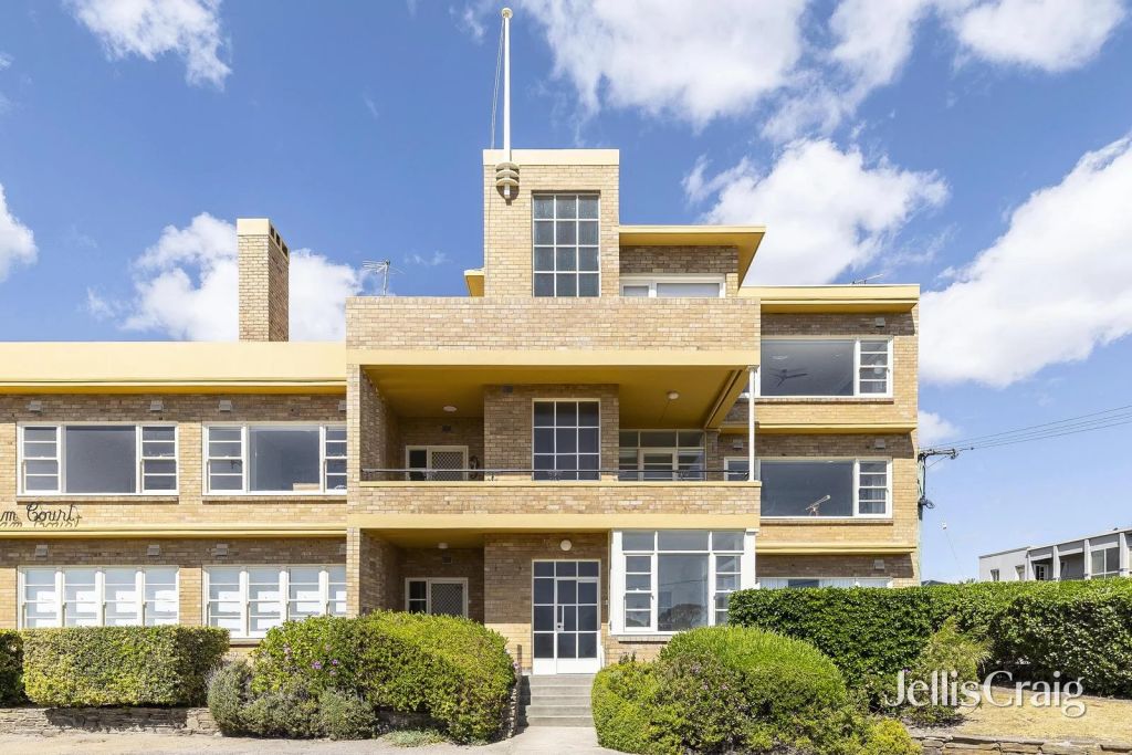 Art deco ground-floor apartment for sale on Mornington Peninsula