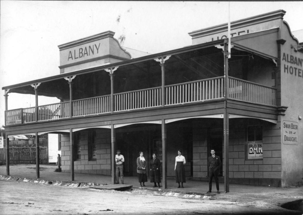 'Restore to former glory': Historic pub for sale in fast growing Aussie region