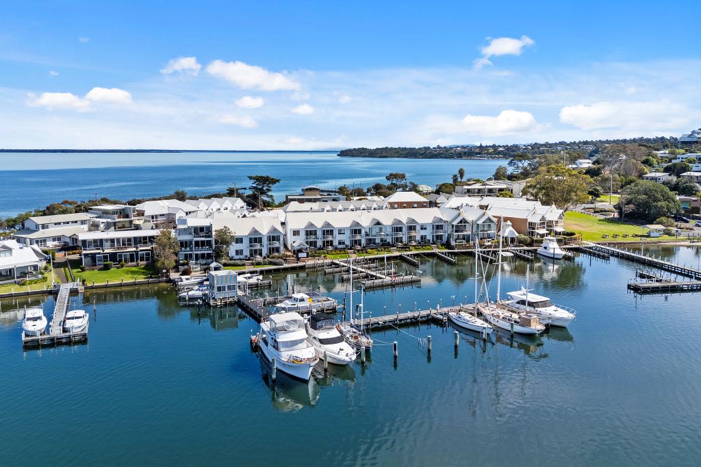 Swap the city for the lakes – and a $400k income stream