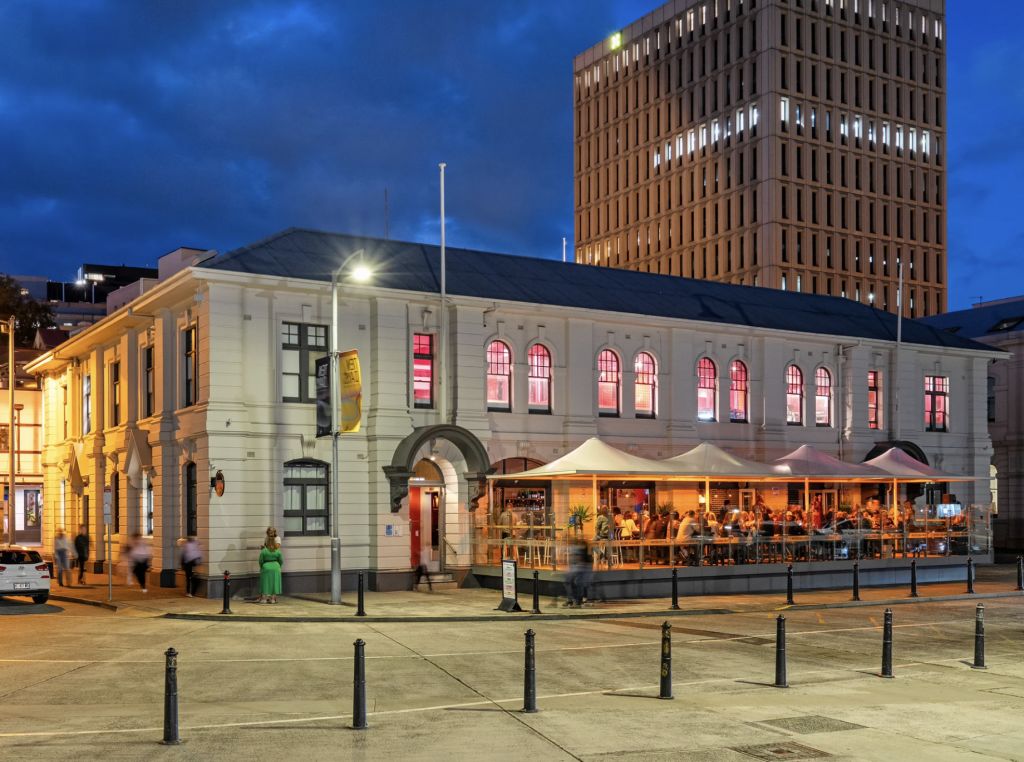 Popular bar and nightclub on Hobart's waterfront for sale