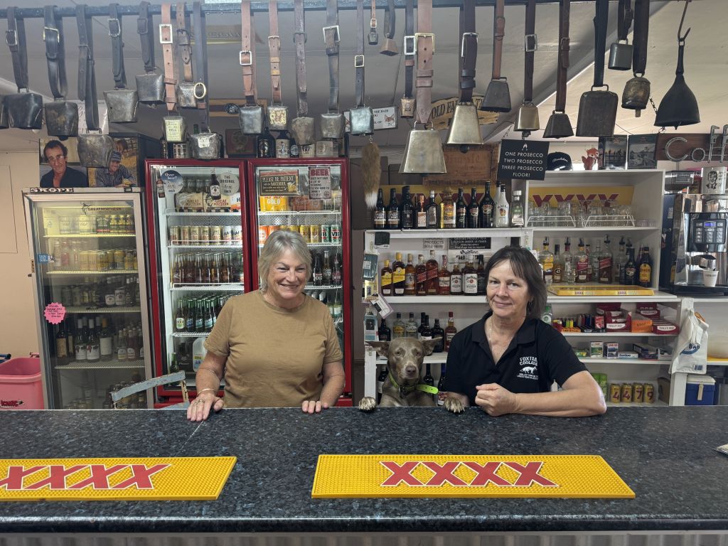 These two women own an entire Queensland town. They're selling it for $400,000