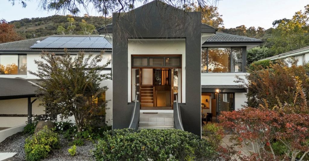 5 Tubb Place, Pearce drew two registered bidders before selling under the hammer.