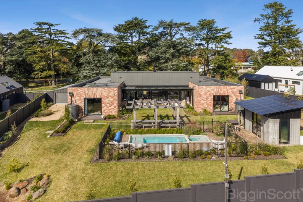 2 Cedar Lane, Daylesford