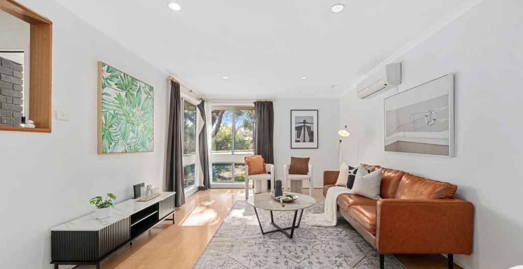 5 Starke Street, Higgins was passed in and is for sale at $920,000 plus.