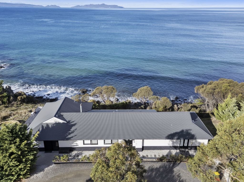 An iconic Tasmanian clifftop retreat is up for sale