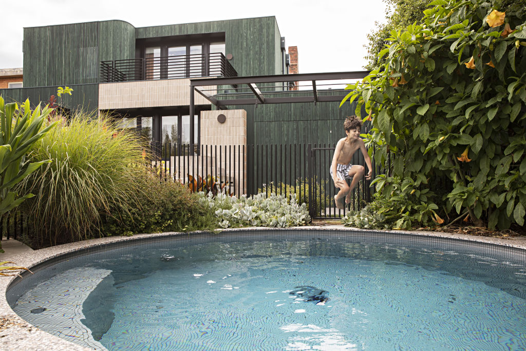 'Nothing boring and absolutely no grey': A 1940s art deco home gets a ...