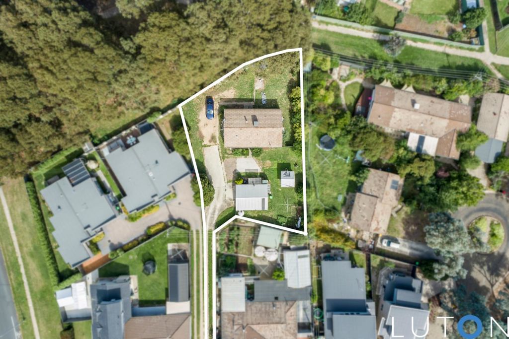 Canberra auctions Kambah home on RZ2 block sells for 880,000